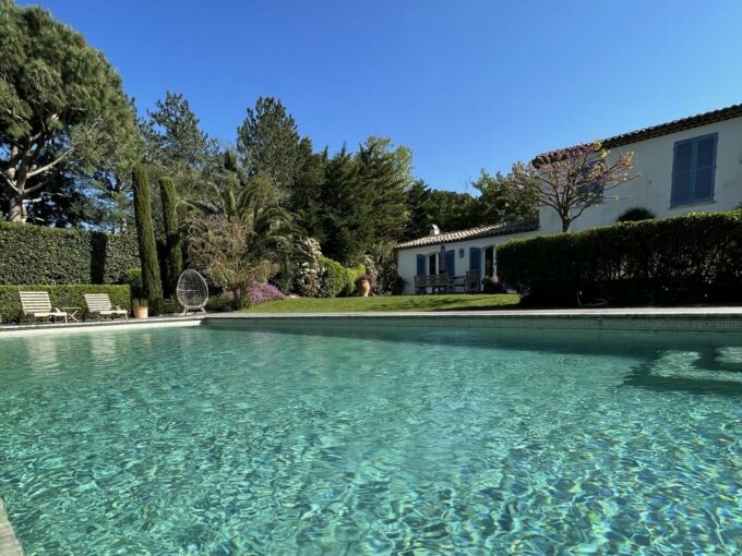 Charming property for sale in Saint Tropez. Close to village. 6 bedrooms