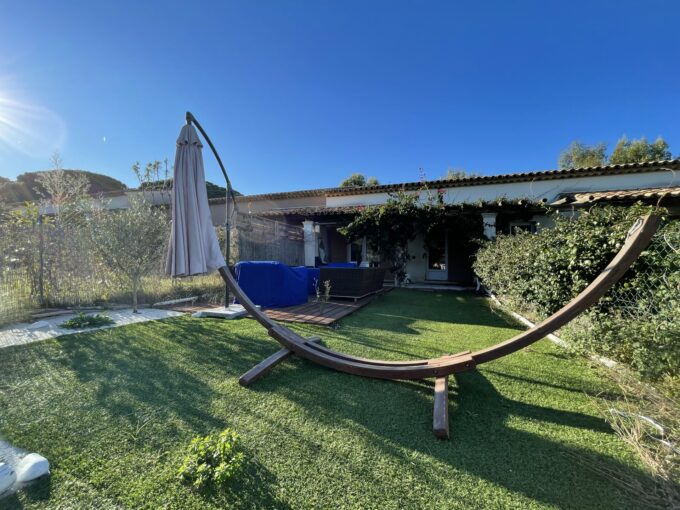 RAMATUELLE - Lovely Bastidon for sale with garden close to the beach...