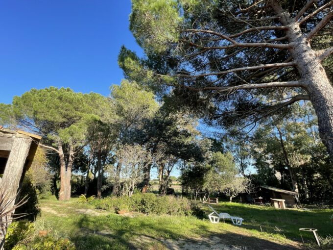 RAMATUELLE - Property for sale with renovation work in greenery....