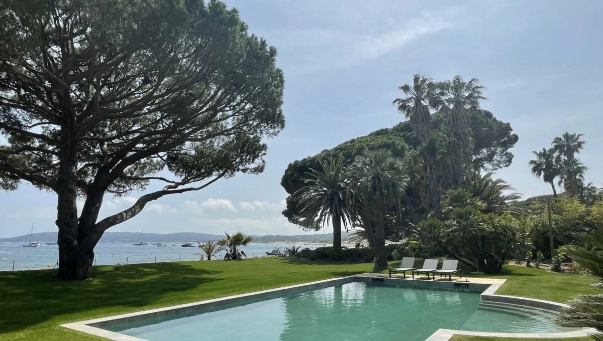 Propriété Pieds dans l'eau à vendre à Ramatuelle - Spectaculaire vue mer. Domaine privé.