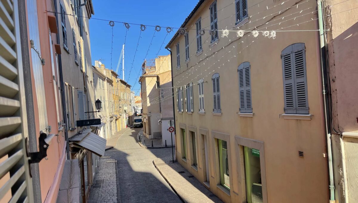 SAINT TROPEZ - RAVISSANT 2 PIECES A VENDRE CENTRE VILLE