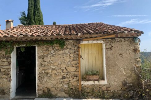 Maison de village à vendre à Ramatuelle. Vue mer & jardin. A rénover