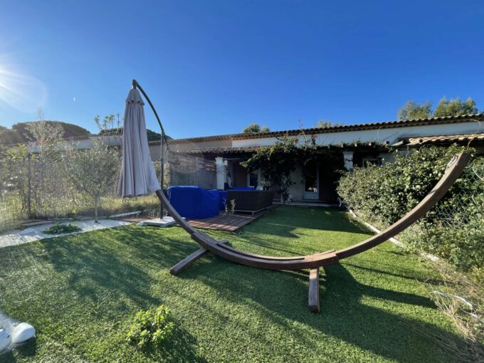 RAMATUELLE - Lovely Bastidon for sale with garden close to the beach...