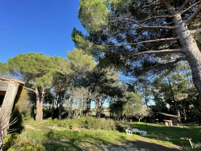 RAMATUELLE - Property for sale with renovation work in greenery....