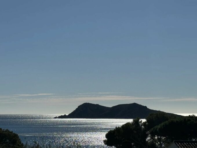 RAMATUELLE - ESCALET - EXTRAORDINAIRE VUE MER & PLAGE A PIEDS